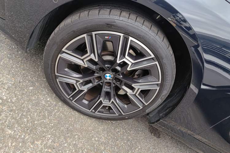 Used BMW 5 Series 2024 530Li Luxury Edition M Sport Package Left Front Wheel Hub