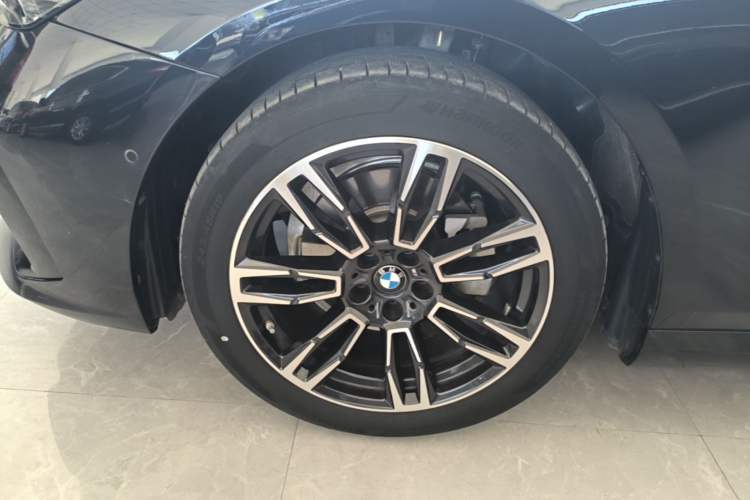 Used BMW 5 Series 2024 525Li M Sport Package Left Front Wheel Hub