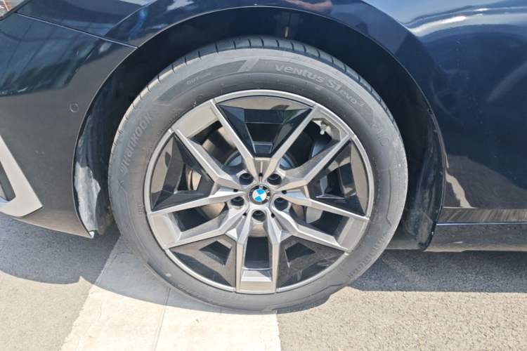 Used BMW 5 Series 2024 530Li Leading Luxury Package Left Front Wheel Hub