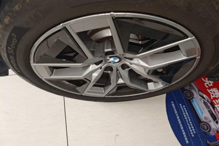 Used BMW 5 Series 2024 530Li Leading Luxury Package Left Front Wheel Hub