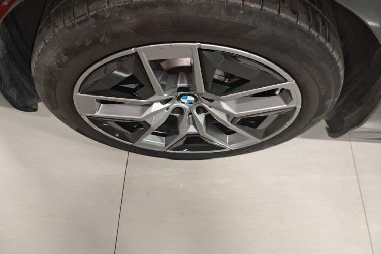 Used BMW 5 Series 2024 530Li Leading Luxury Package Left Front Wheel Hub