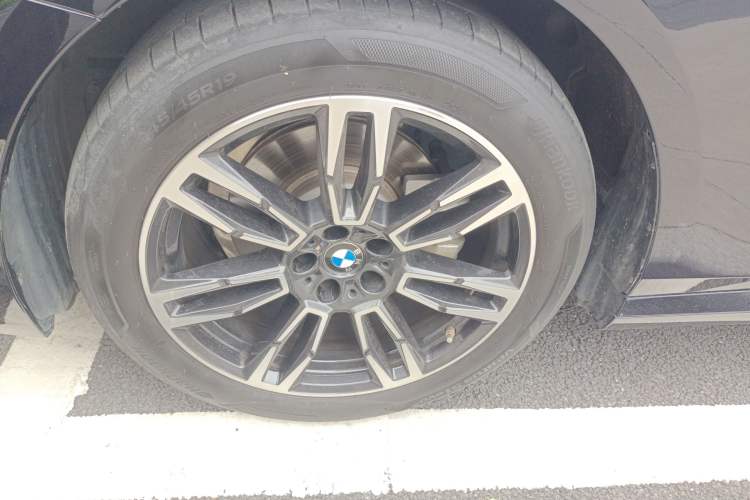 Used BMW 5 Series 2024 525Li M Sport Package Left Front Wheel Hub