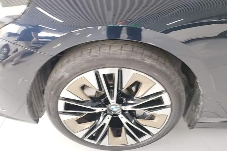 Used BMW 5 Series 2024 530Li Luxury Edition M Sport Package Left Front Wheel Hub