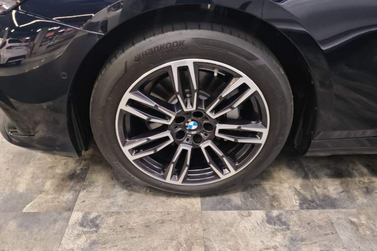 Used BMW 5 Series 2024 530Li Leading Model M Sport Package Left Front Wheel Hub