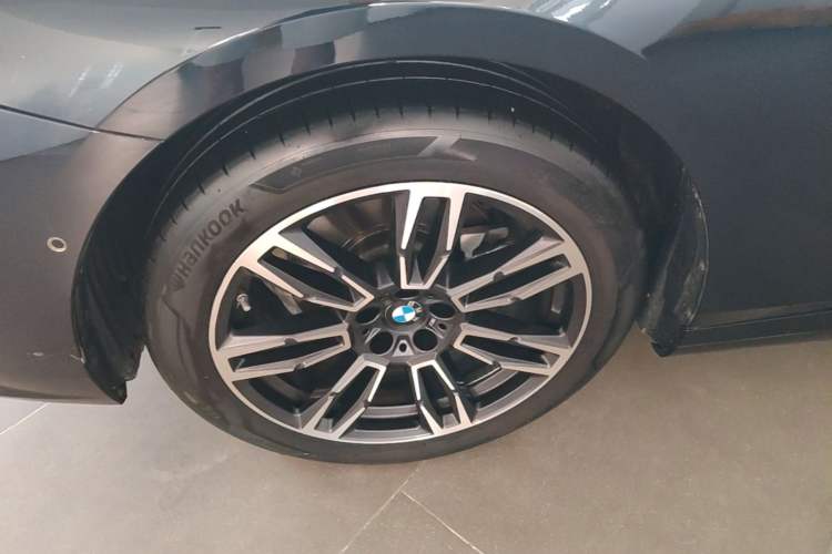 Used BMW 5 Series 2024 525Li M Sport Package Left Front Wheel Hub