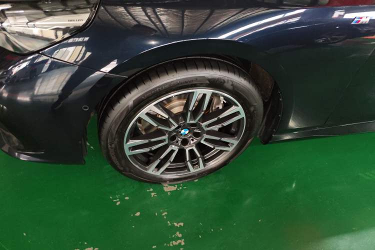 Used BMW 5 Series 2024 530Li Leading Model M Sport Package Left Front Wheel Hub