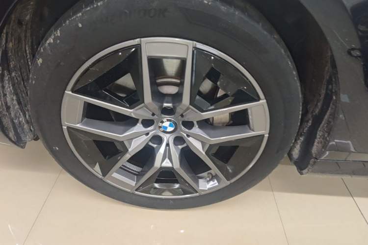 Used BMW 5 Series 2024 530Li Leading Luxury Package Left Front Wheel Hub