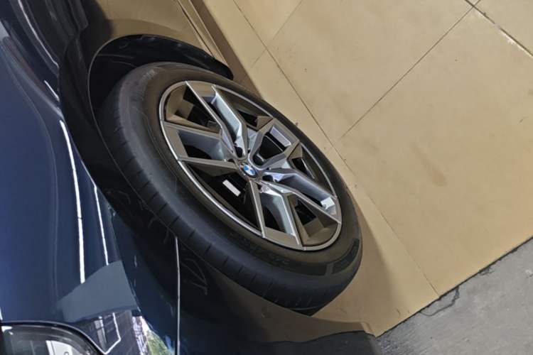 Used BMW 5 Series 2024 530Li Leading Luxury Package Left Front Wheel Hub