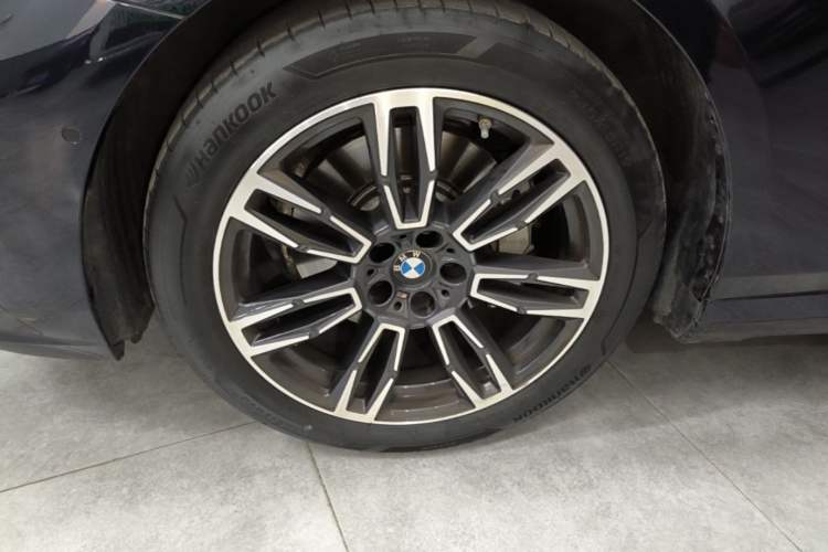 Used BMW 5 Series 2024 530Li Leading Model M Sport Package Left Front Wheel Hub