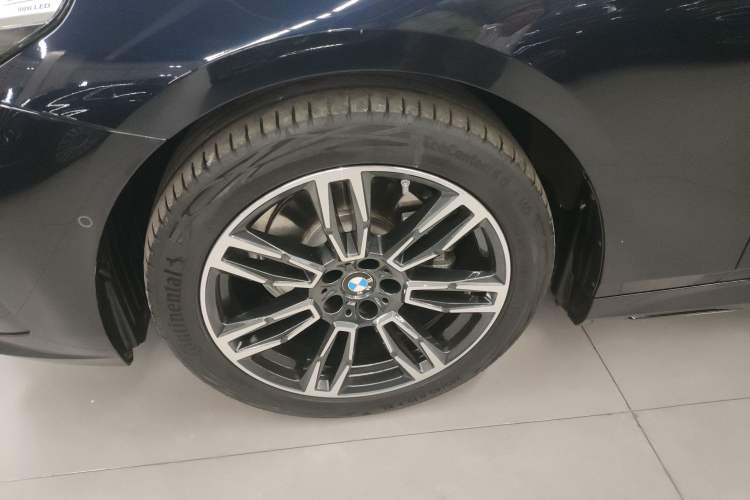Used BMW 5 Series 2024 525i M Sport Package Left Front Wheel Hub