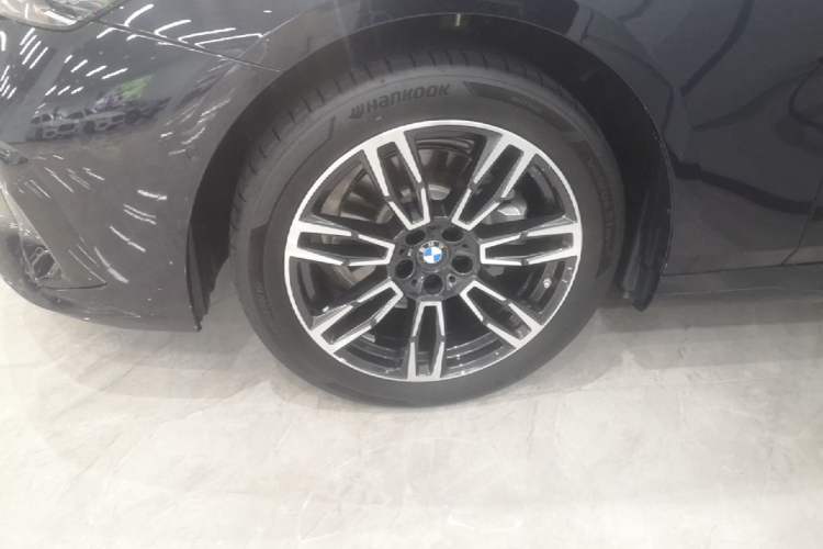 Used BMW 5 Series 2024 525Li M Sport Package Left Front Wheel Hub