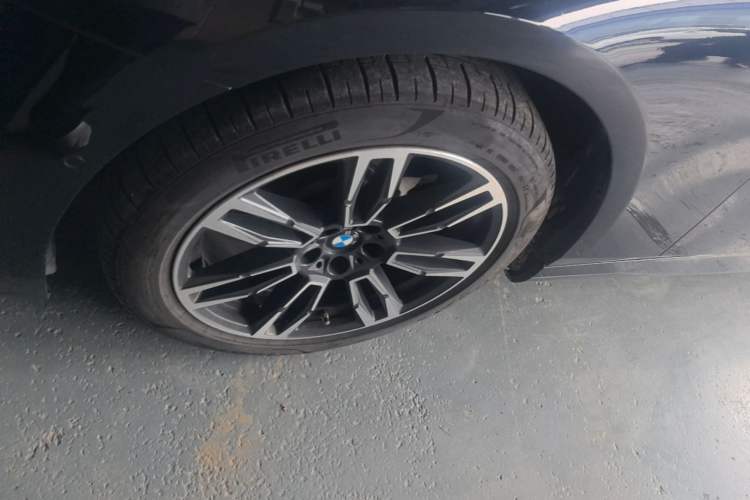 Used BMW 5 Series 2024 525Li M Sport Package Left Front Wheel Hub