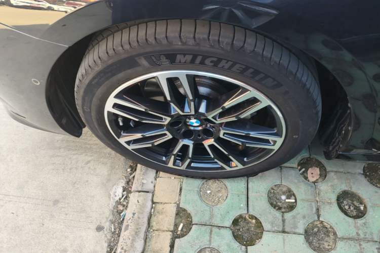 Used BMW 5 Series 2024 530Li Leading Model M Sport Package Left Front Wheel Hub