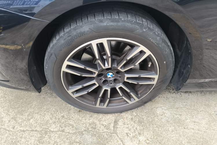 Used BMW 5 Series 2024 530Li Leading Model M Sport Package Left Front Wheel Hub