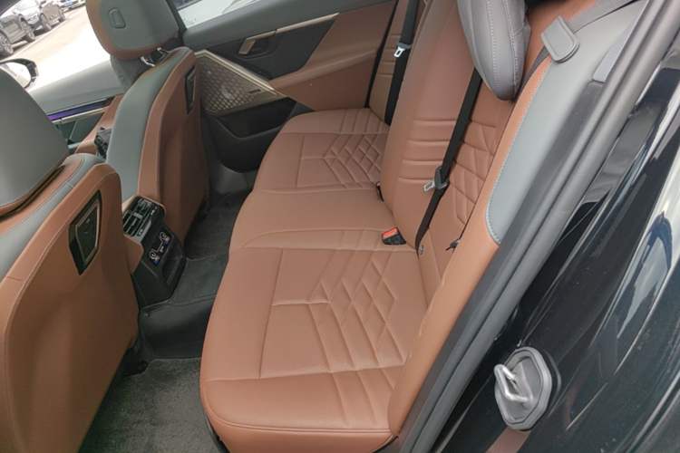 Used BMW 5 Series 2024 530Li Luxury Edition M Sport Package Left Rear Seat