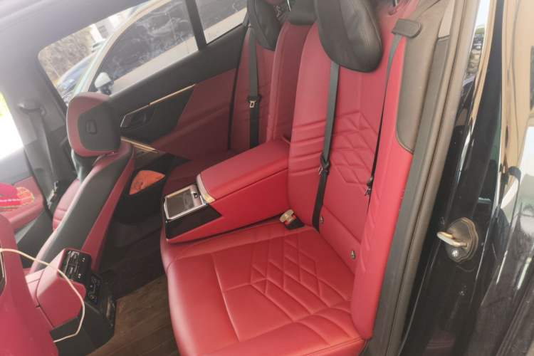 Used BMW 5 Series 2024 530Li Luxury Edition M Sport Package Left Rear Seat