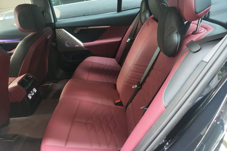Used BMW 5 Series 2024 530Li Luxury Edition M Sport Package Left Rear Seat