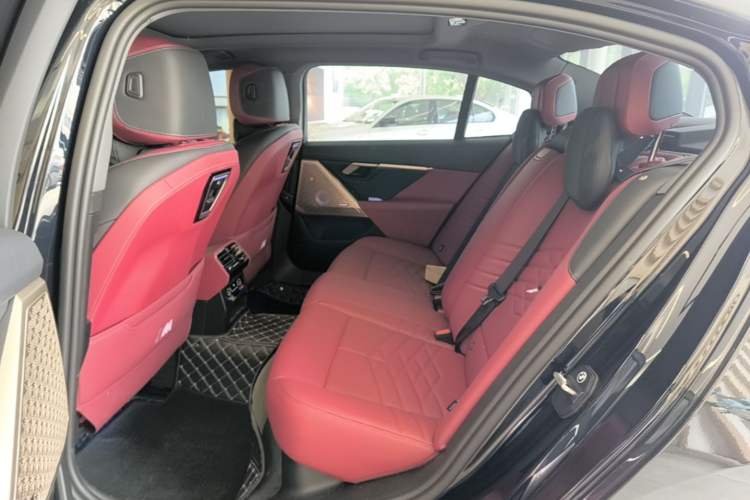 Used BMW 5 Series 2024 530Li Luxury Edition M Sport Package Left Rear Seat