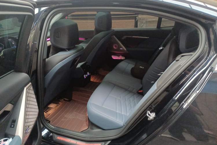 Used BMW 5 Series 2024 530Li Luxury Package Premium Edition Left Rear Seat
