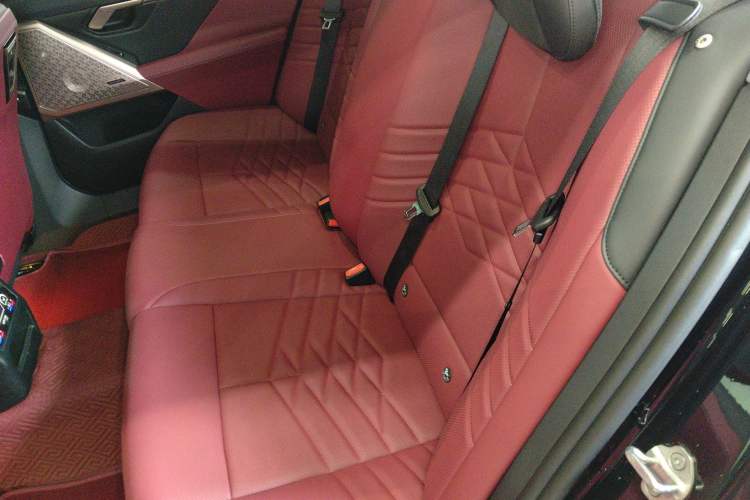 Used BMW 5 Series 2024 530Li Luxury Edition M Sport Package Left Rear Seat