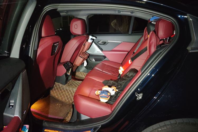 Used BMW 5 Series 2024 525Li Luxury Package Left Rear Seat