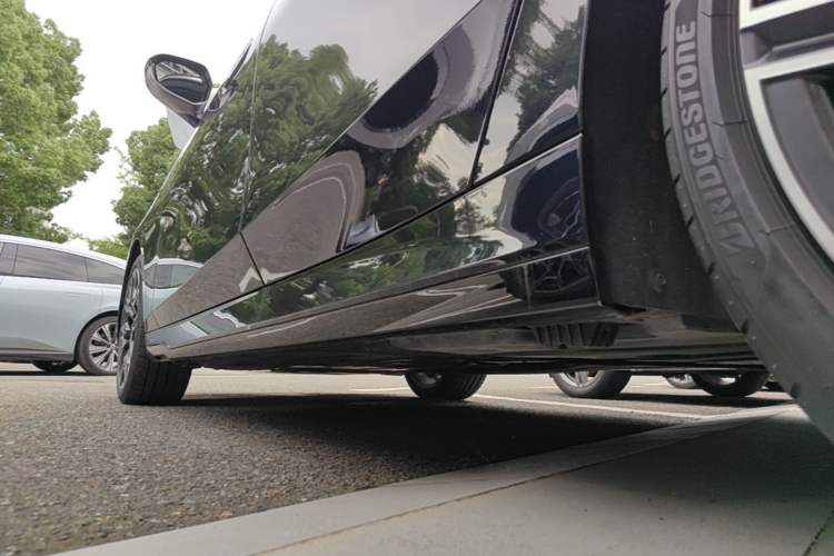 Used BMW 5 Series 2024 530Li Luxury Edition M Sport Package Left Side Sill