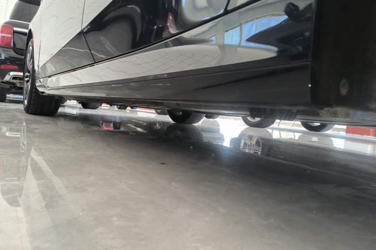 Used BMW 5 Series 2024 525Li M Sport Package Left Side Sill