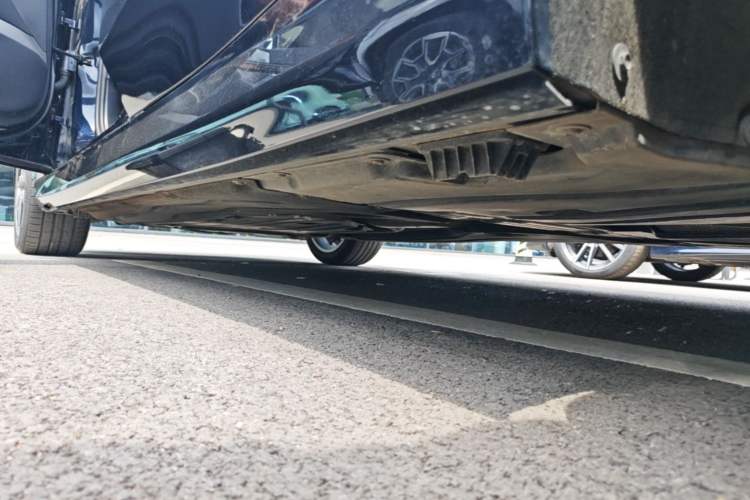 Used BMW 5 Series 2024 530Li Leading Luxury Package Left Side Sill