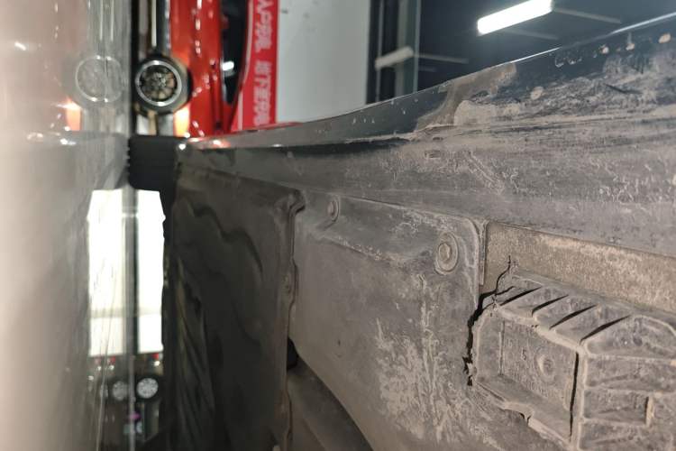 Used BMW 5 Series 2024 530Li Leading Luxury Package Left Side Sill