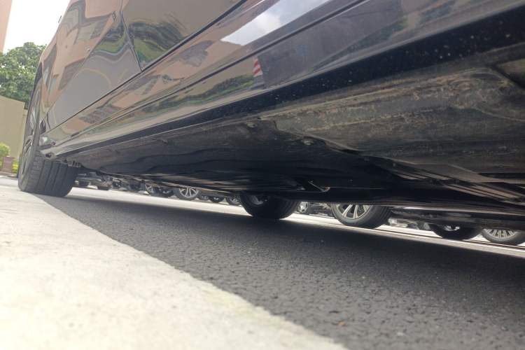 Used BMW 5 Series 2024 525Li M Sport Package Left Side Sill