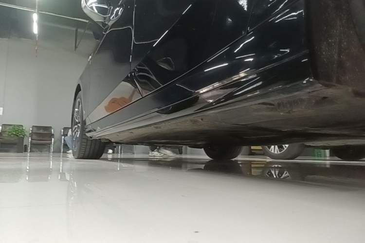 Used BMW 5 Series 2024 530Li Leading Model M Sport Package Left Side Sill