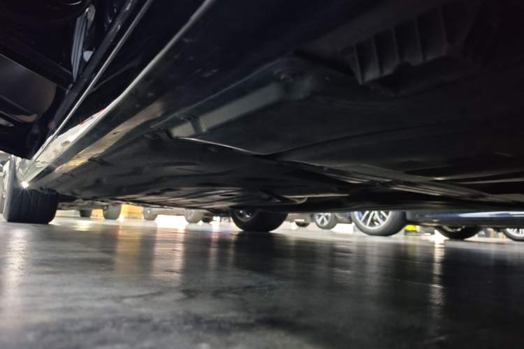 Used BMW 5 Series 2024 530Li Leading Model M Sport Package Left Side Sill