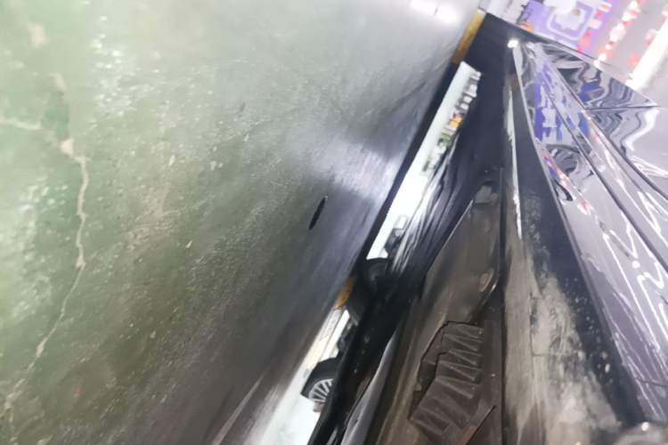 Used BMW 5 Series 2024 525Li M Sport Package Left Side Sill