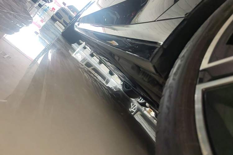 Used BMW 5 Series 2024 530Li Luxury Edition M Sport Package Left Side Sill