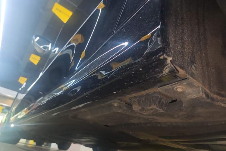 Used BMW 5 Series 2024 530Li Leading Luxury Package Left Side Sill
