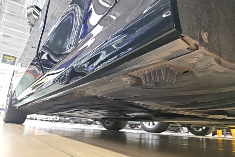 Used BMW 5 Series 2024 530Li Leading Luxury Package Left Side Sill