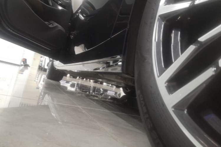 Used BMW 5 Series 2024 525Li M Sport Package Left Side Sill