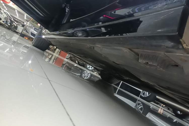 Used BMW 5 Series 2024 530Li Leading Model M Sport Package Left Side Sill