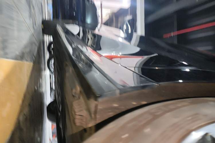 Used BMW 5 Series 2024 530Li Leading Model M Sport Package Left Side Sill