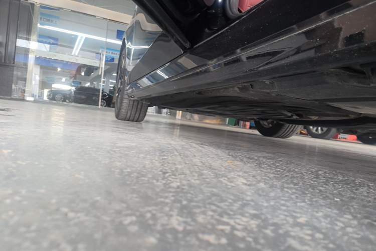 Used BMW 5 Series 2024 525Li M Sport Package Left Side Sill