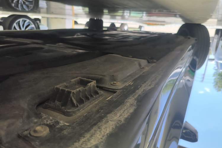 Used BMW 5 Series 2024 530Li Leading Model M Sport Package Left Side Sill