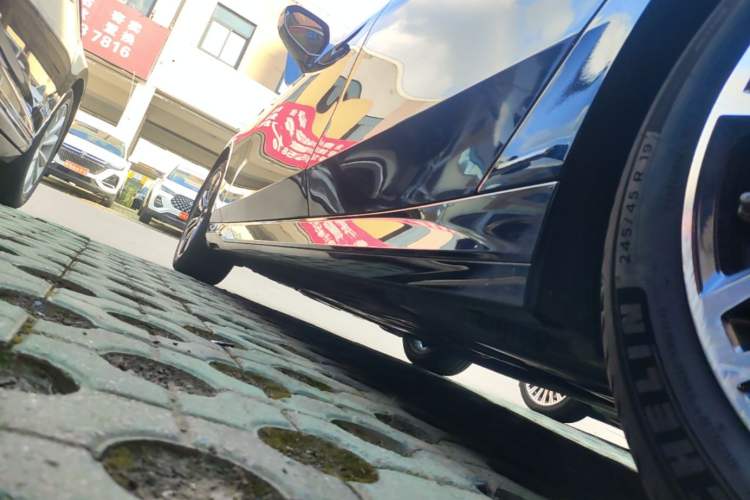 Used BMW 5 Series 2024 530Li Leading Model M Sport Package Left Side Sill