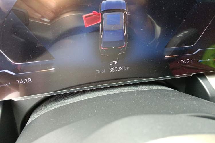 Used BMW 5 Series 2024 530Li Leading Luxury Package Odometer Close Up