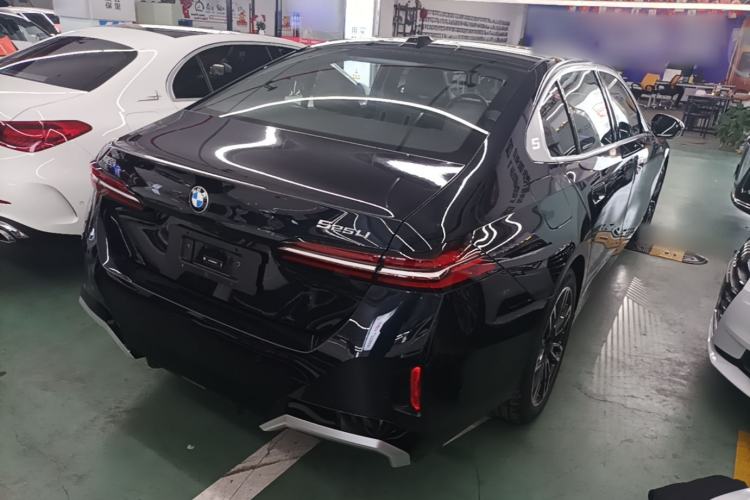 Used BMW 5 Series 2024 525Li M Sport Package Rear Right 45 Deg