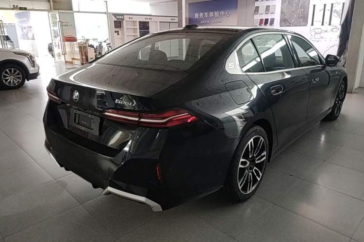 Used BMW 5 Series 2024 525Li M Sport Package Rear Right 45 Deg