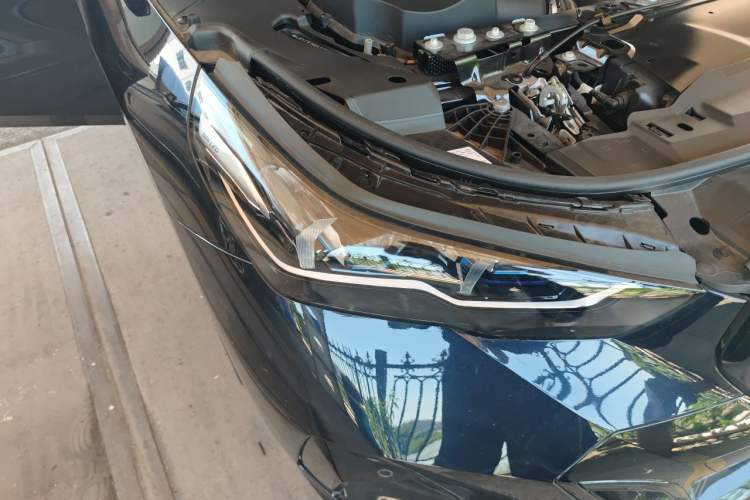 Used BMW 5 Series 2024 530Li Luxury Edition M Sport Package Right Front Headlight