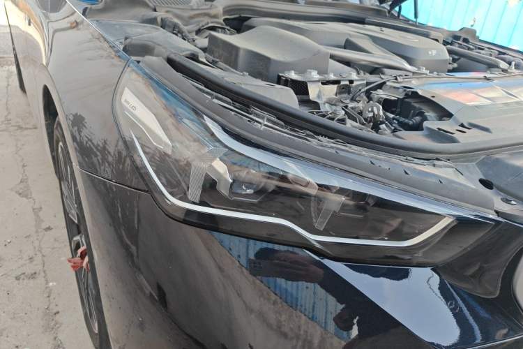 Used BMW 5 Series 2024 530Li Luxury Edition M Sport Package Right Front Headlight