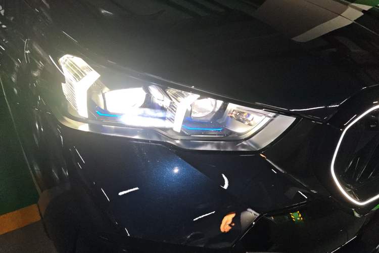 Used BMW 5 Series 2024 530i Luxury Edition M Sport Package Right Front Headlight