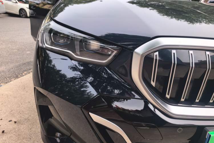 Used BMW 5 Series 2024 530Li Luxury Edition M Sport Package Right Front Headlight