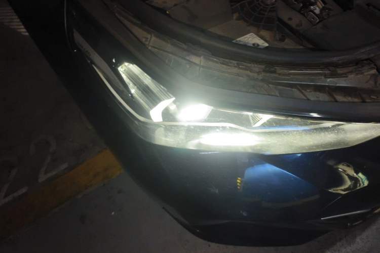 Used BMW 5 Series 2024 530Li Leading Model M Sport Package Right Front Headlight